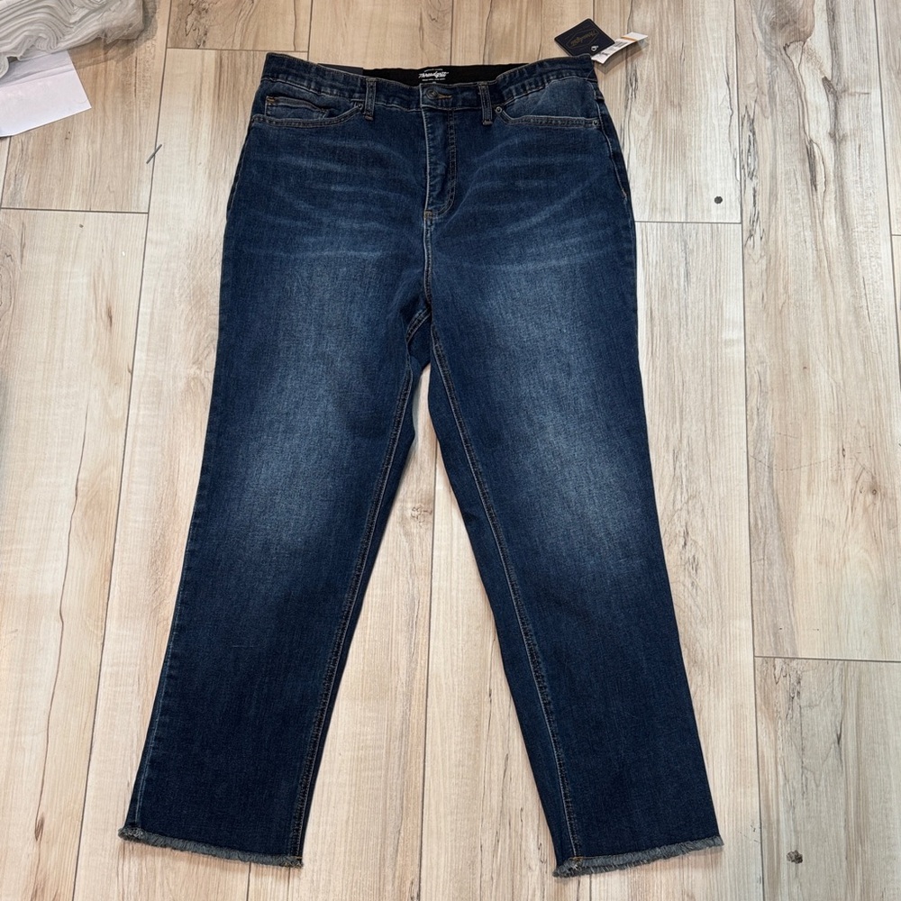Threadgrit High Rise Straight Crop size 33 with Tags. Dark wash jeans